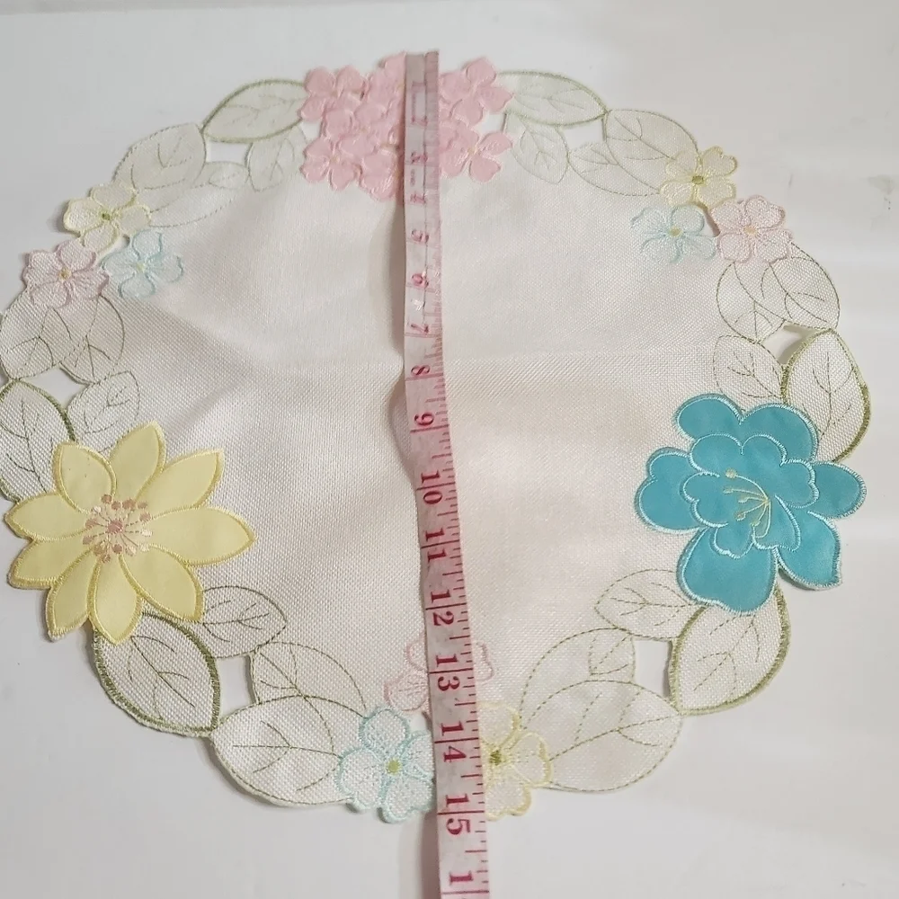 Vintage Grannycore Pastel Floral Embroidery Applique Placemat